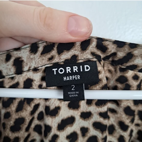 TORRID Bundle Of 2 Cheetah Print & Romantic Floral 3/4 Sleeve Blouses Size 2X - Picture 6 of 14